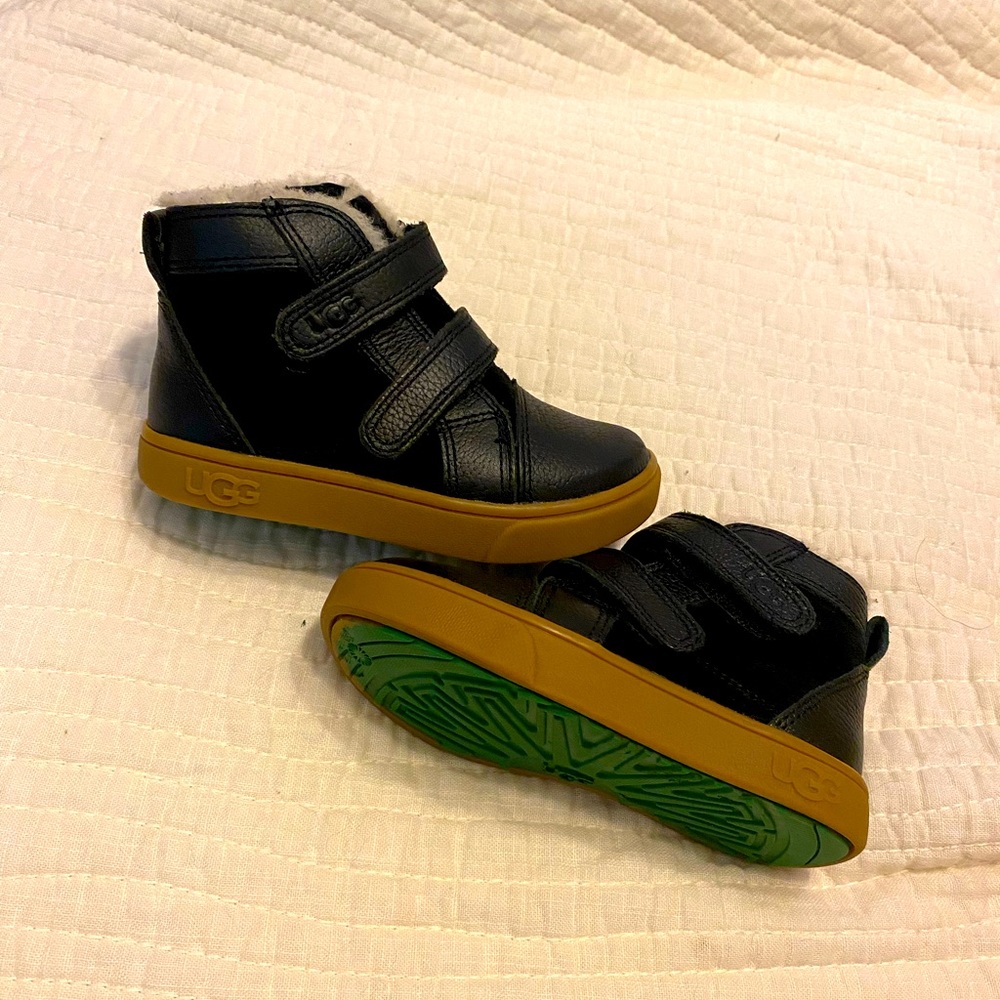 UGG boots Rennon II